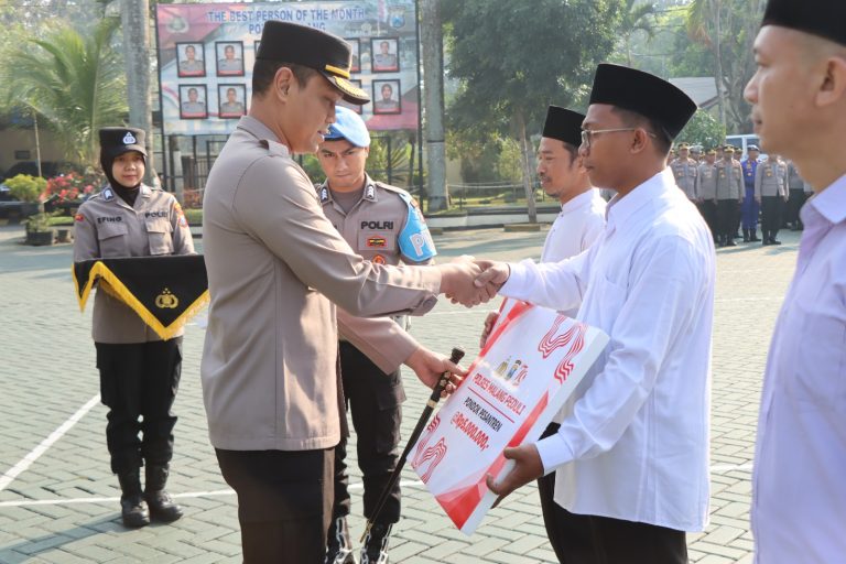 Sambut HUT RI ke-79, Polres Malang Salurkan Bantuan Untuk Rumah Ibadah, Ponpes, dan Panti Asuhan