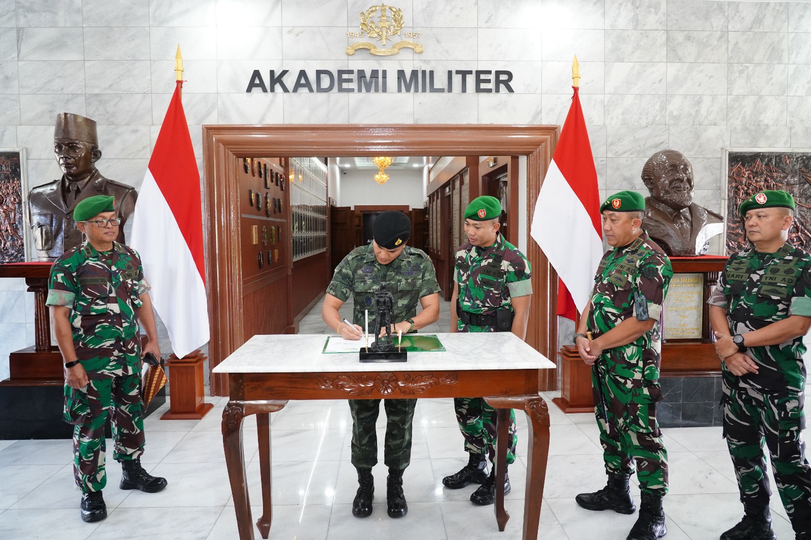 Gubernur Akademi Militer Terima Delegasi Chulachomklao Royal Military Academy Thailand