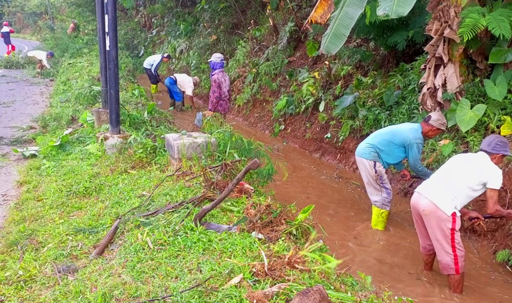 Tradisi” Susruk Irigasi ” Kearifan Lokal Petani Desa Genito Rawan  Saluran Air