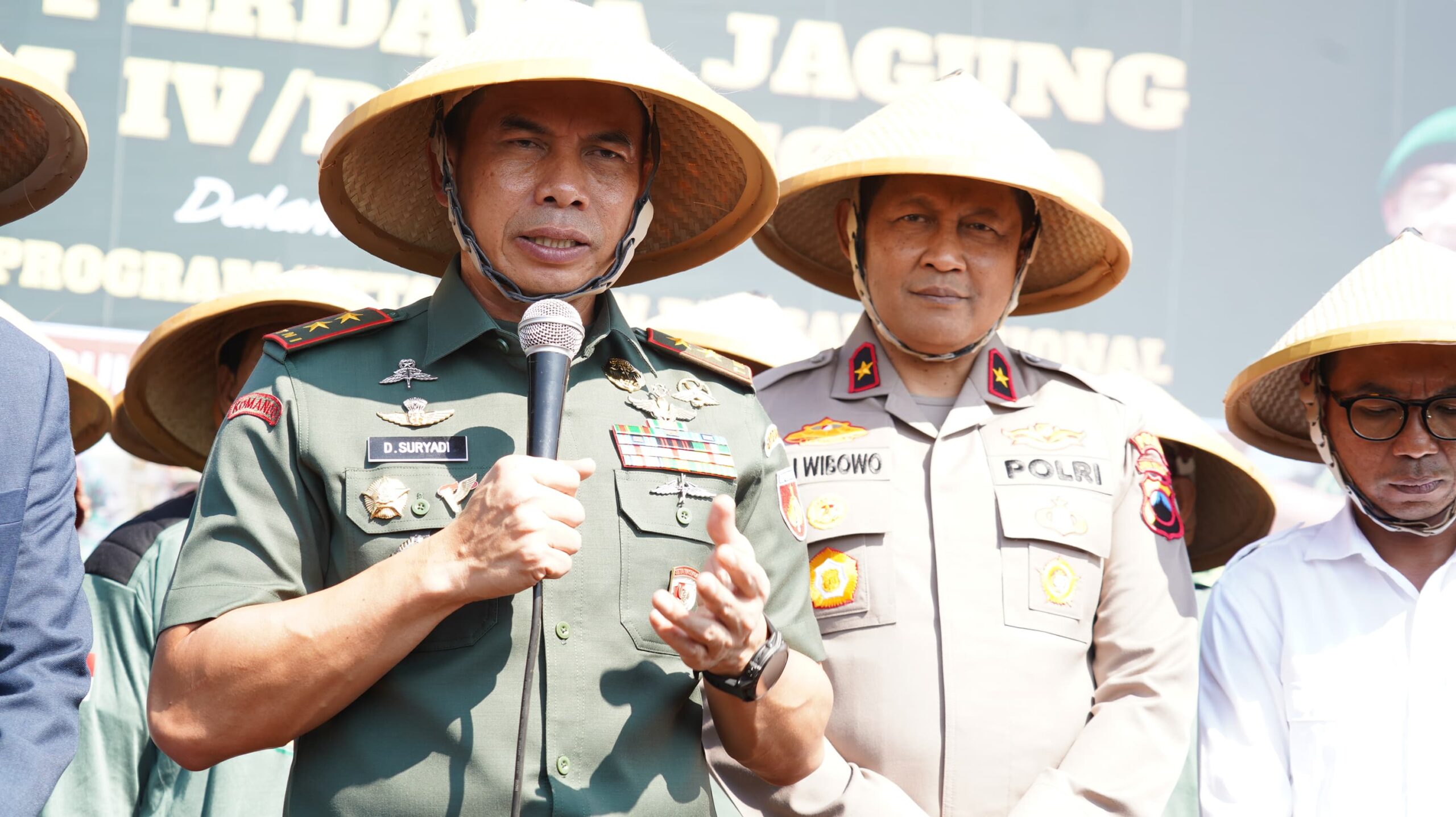 Kapolda Jateng Bersama Pangdam IV Diponegoro Eratkan Kolaborasi TNI-Polri dalam Membangun Kesejahteraan