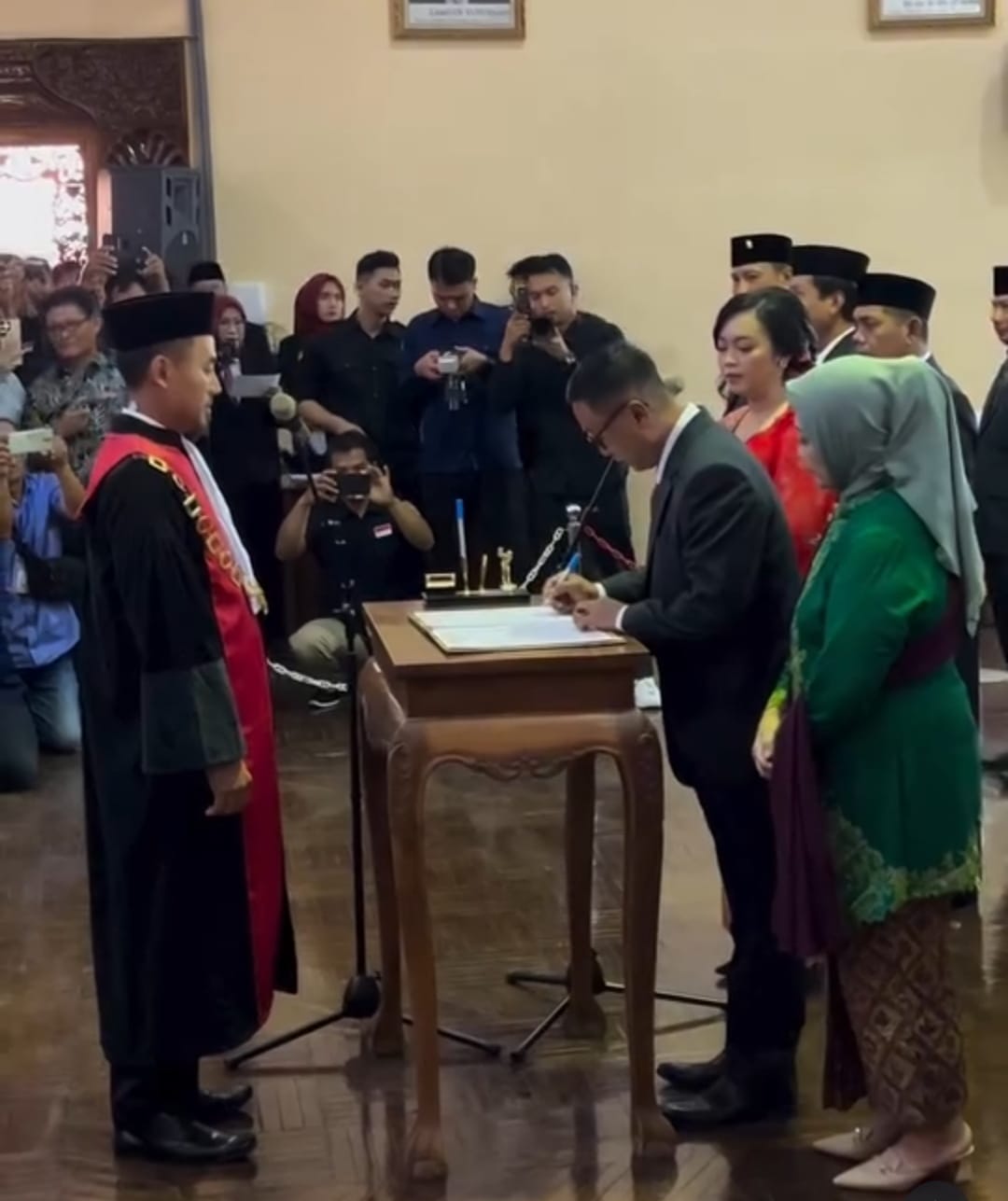 Bupati dan Wakil Bupati Grobogan Menghadiri Sidang Paripurna ke 25 Dengan Agenda Pengambilan Sumpah Jabatan Anggota DPRD Grobogan. 