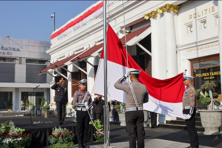 Upacara Peringatan Hari Kemerdekaan RI Ke-79 di Polrestabes Surabaya Berlangsung Khidmat dan Penuh Makna
