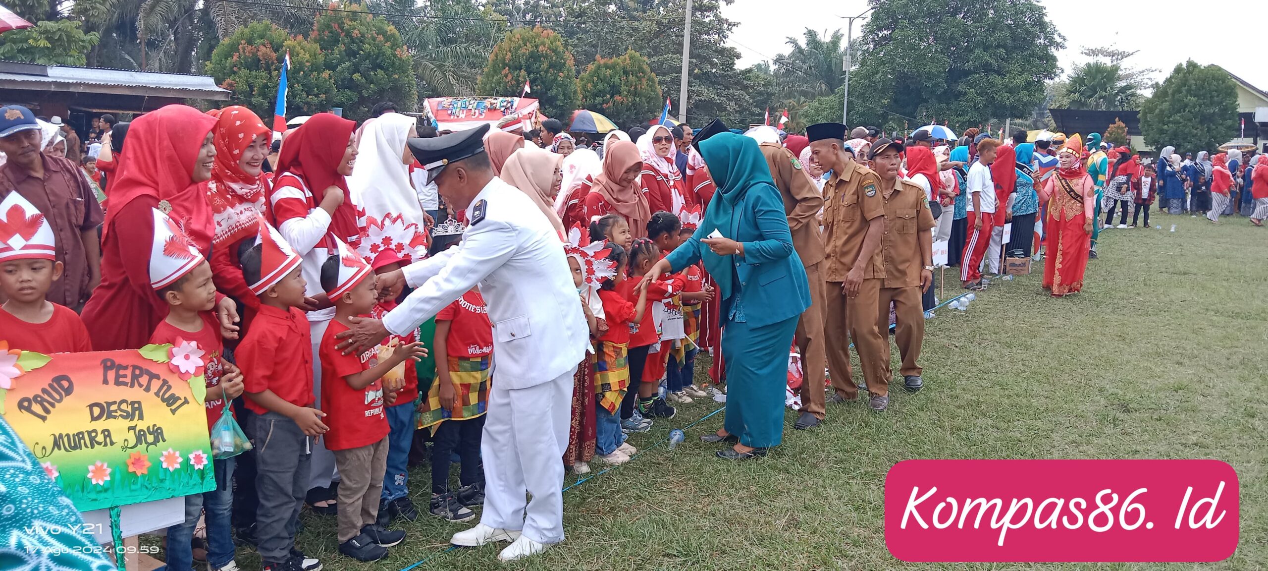Pemdes Muara Jaya Gelar Upacara Bendera HUT RI Ke – 79 Di Lapangan Desa Muara Jaya
