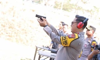 Kapolres Lamongan Laksanakan Giat Latihan Menembak Bersama Dalam Rangka Jaga Keterampilan Anggota