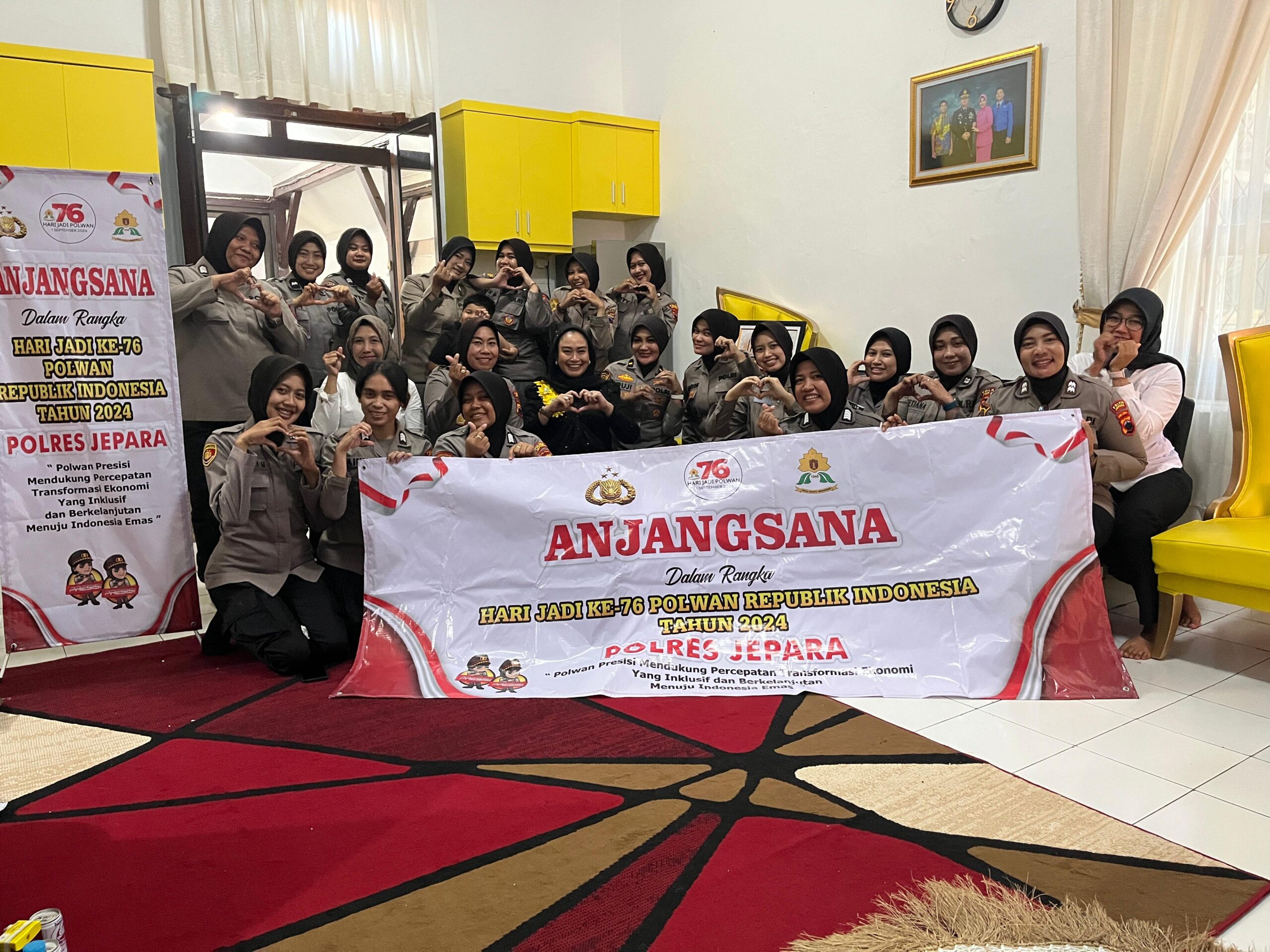 Intip Momen Polwan Anjangsana Emosional Bersama Ibu Asuh Polwan Polres Jepara di Hari Jadi Polwan ke-76