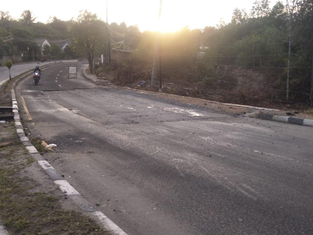 Keterlambatan Pengaspalan Jalan di Pal 3 Mentok: Warga Khawatirkan Keselamatan Berlalu Lintas