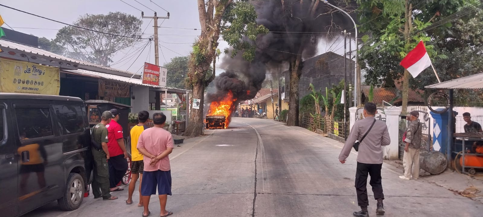 Satu Unit Kendaraan Pick Up Terbakar di Lalap Api 