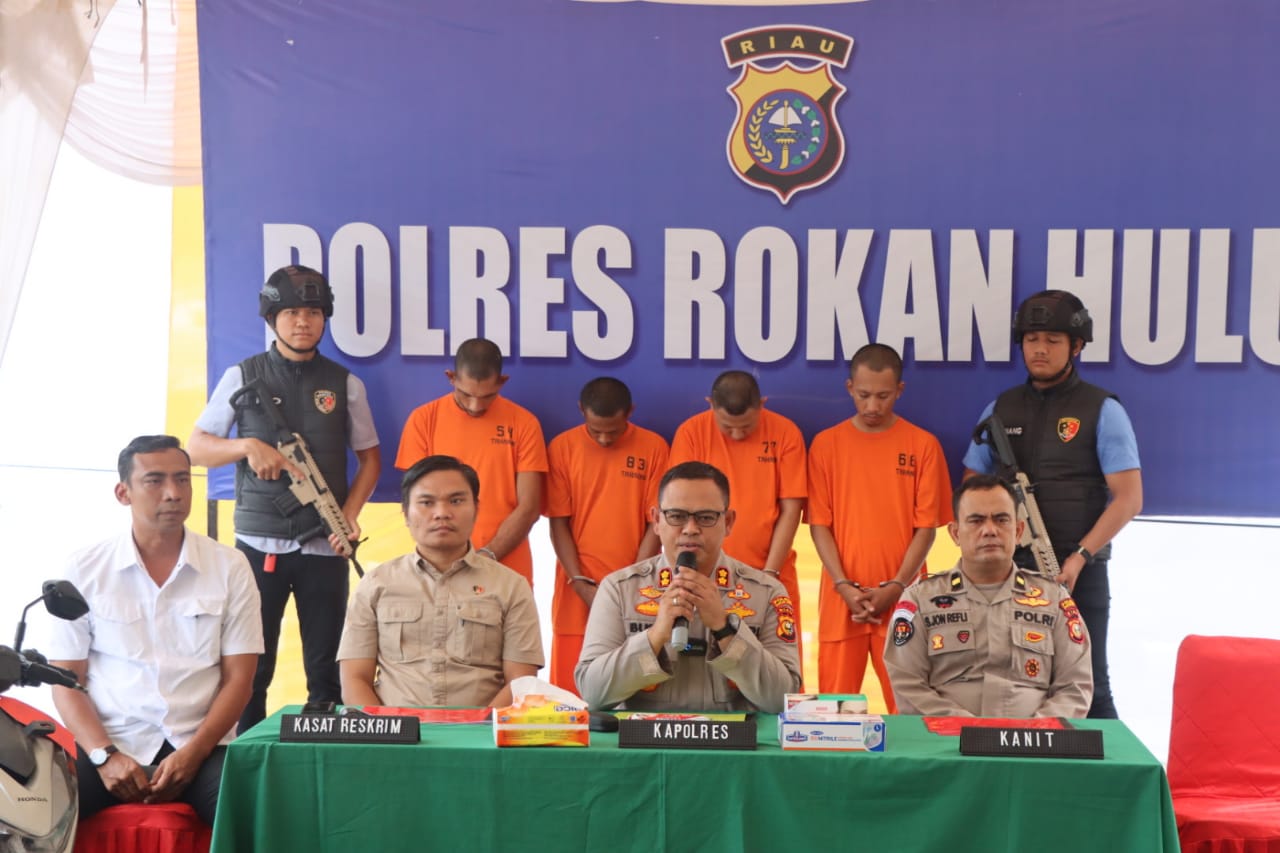 Kapolres AKBP Pimpin Konferensi Pers Tiga Kasus Menonjol Hasil Ungkap Personil Sat Reskrim Polres Rohul