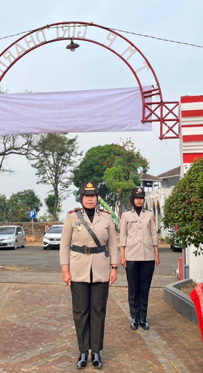 Peringatan HUT Polwan Ke-76 Tahun, Polwan Polres Jepara Lakukan Ziarah Hingga Tabur Bunga