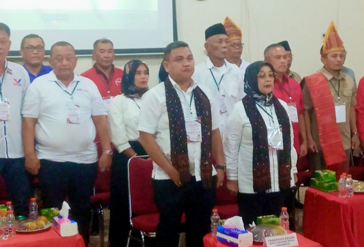 Hendri Daulay- Hj Ellya Rosa Siregar  Gerak Menuju KPU Labuhan Batu