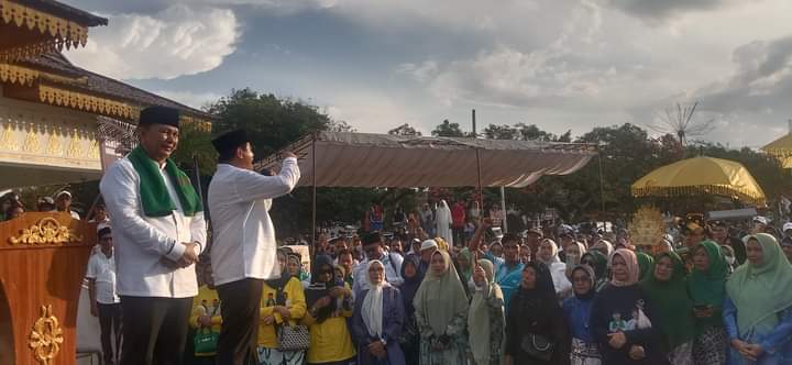 Ribuan Masa Iringi Paslon H Indra Gunawan-Abdul Haris Lubis S Sos MSi Ke Kantor KPUD Rohul 