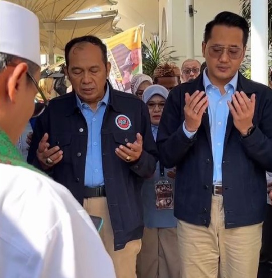 Naik Andong ke KPU Ngatiyana dan Adhitia Yudhistira Daftar Pilwalkot Diantar Istri dan Pendukung