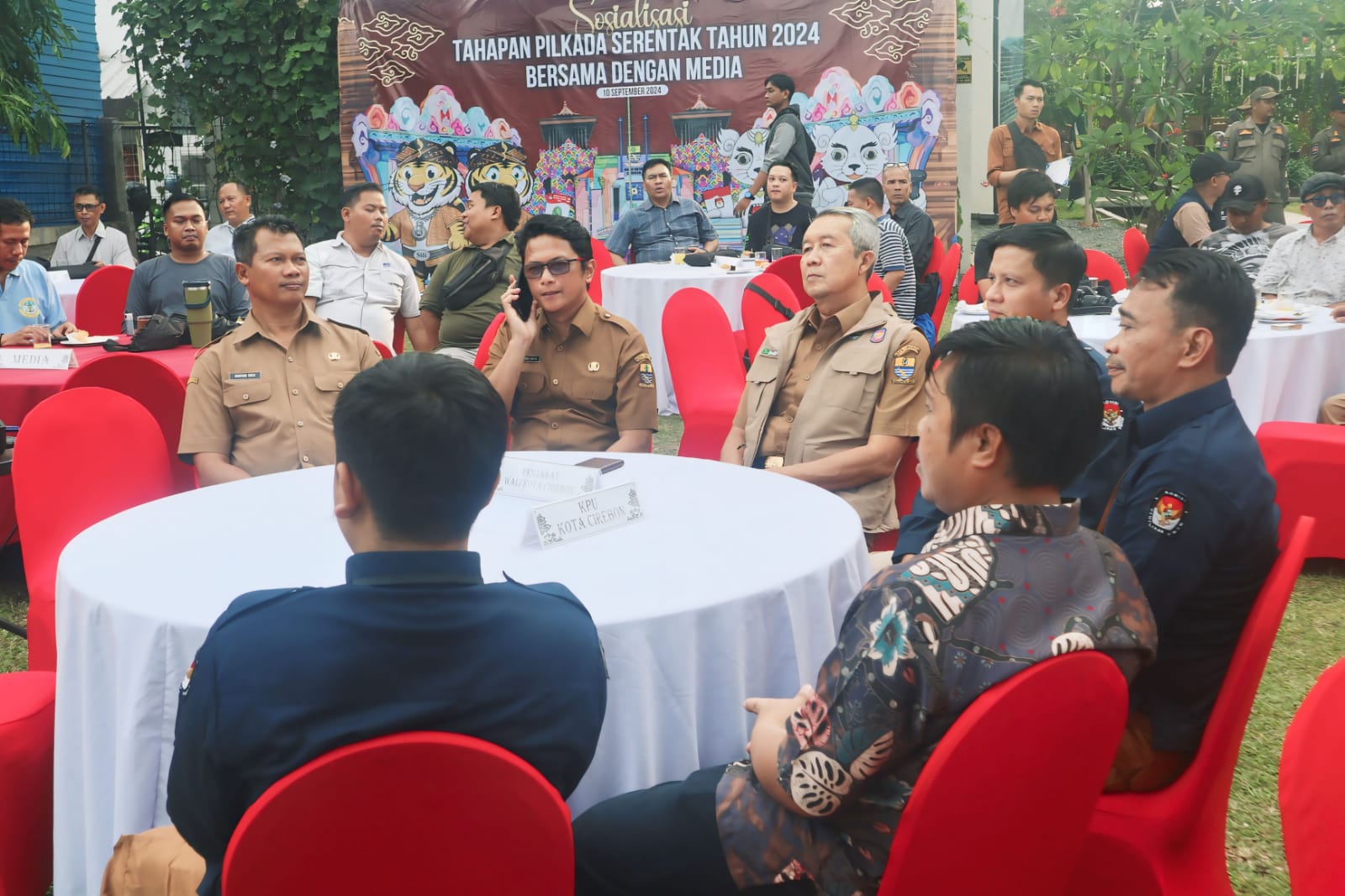 Sosialisasi Tahapan Pilkada 2024, Pj Wali Kota Cirebon Tekankan Peran Media dan Pendidikan Pemilih