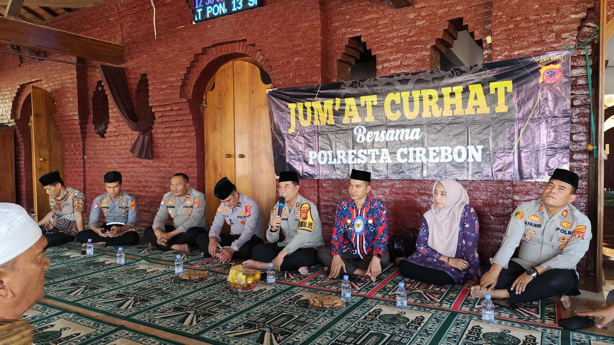 Polresta Cirebon Gelar Jumat Curhat di Masjid Kramat Al Karomah Depok
