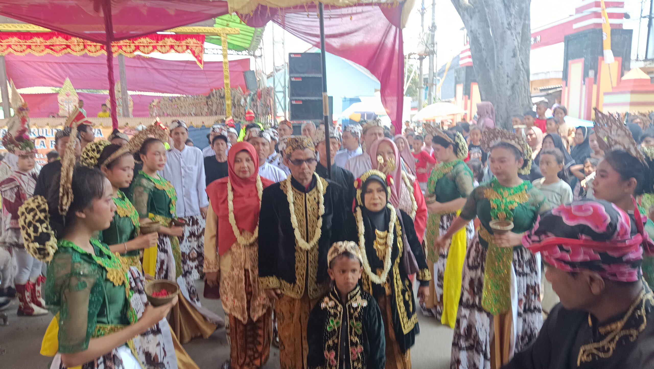 Prosesi Mapag Sri di Desa Setupatok, Kecamatan Mundu, Melestarikan Tradisi Leluhur dengan Aroma Kemenyan