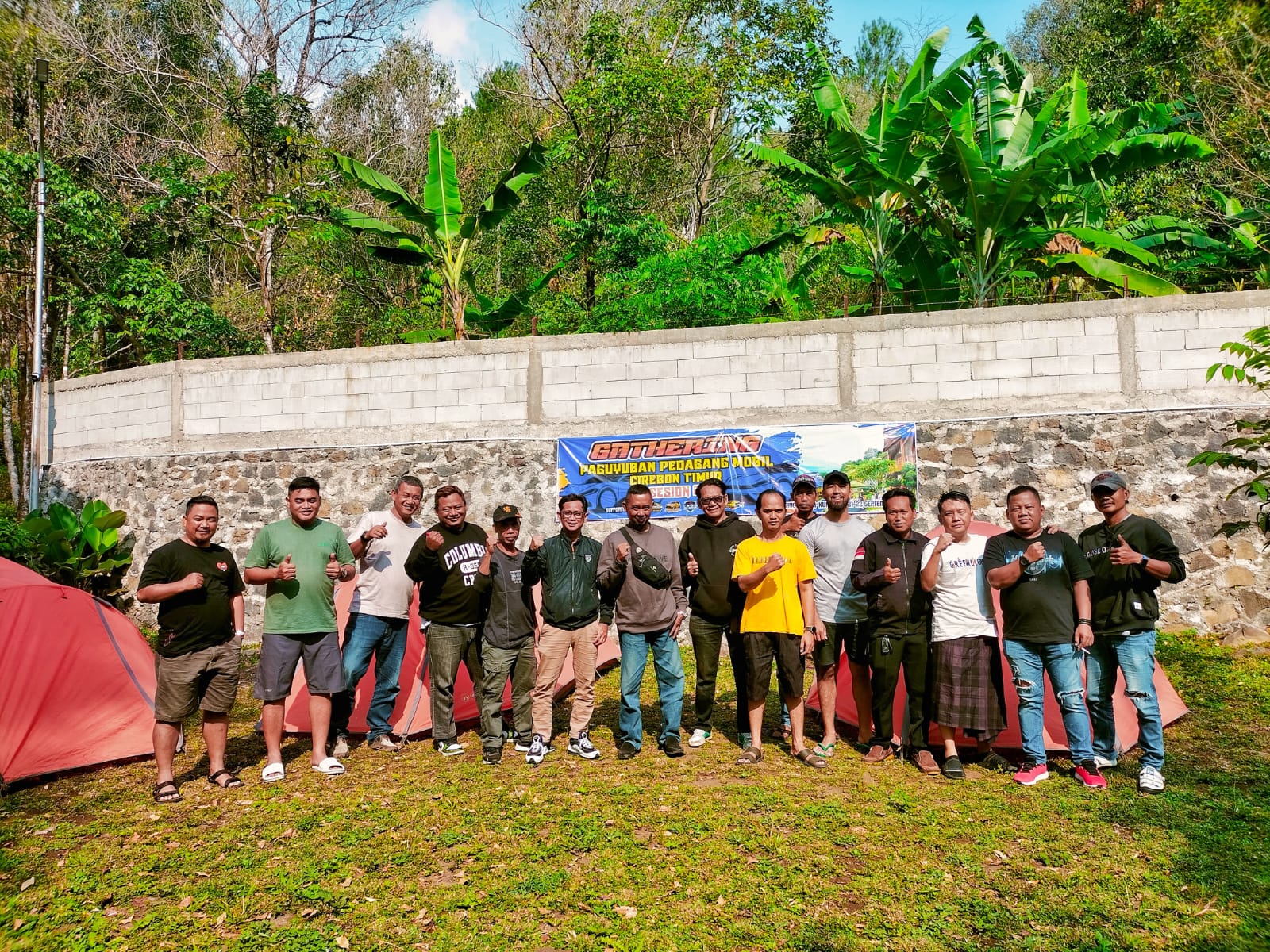Gathering Paguyuban Pedagang Mobil Cirebon Timur di Villa Singgasana dengan Live Band Blues N Friend