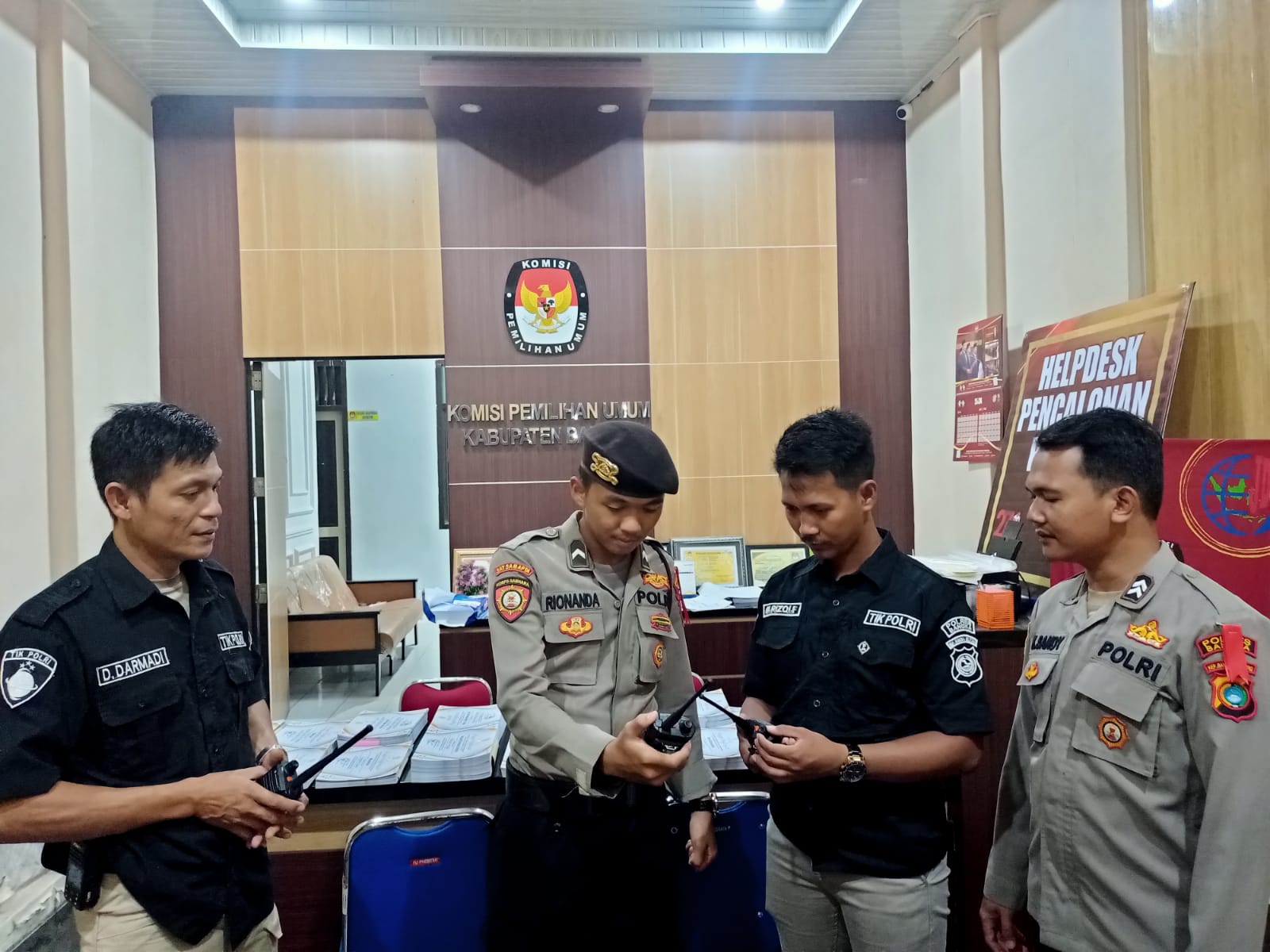 Subsatgas Tehnologi, Informasi dan Komunikasi (TIK) lakukan pengecekan rutin terhadap sarpras komunikasi.