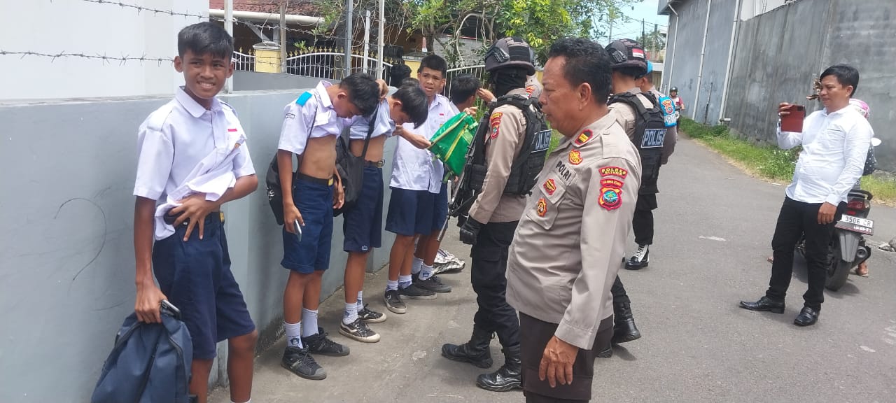 Aksi Tawuran/Perkelahian antar Anak-Anak Sekolah SMPN 6. degan SMPN 1. Bitung di Komplek Stadion Duasudara berhasil di amankan Polsek Matuari kolaborasi Patroli Presisi Polres Bitung