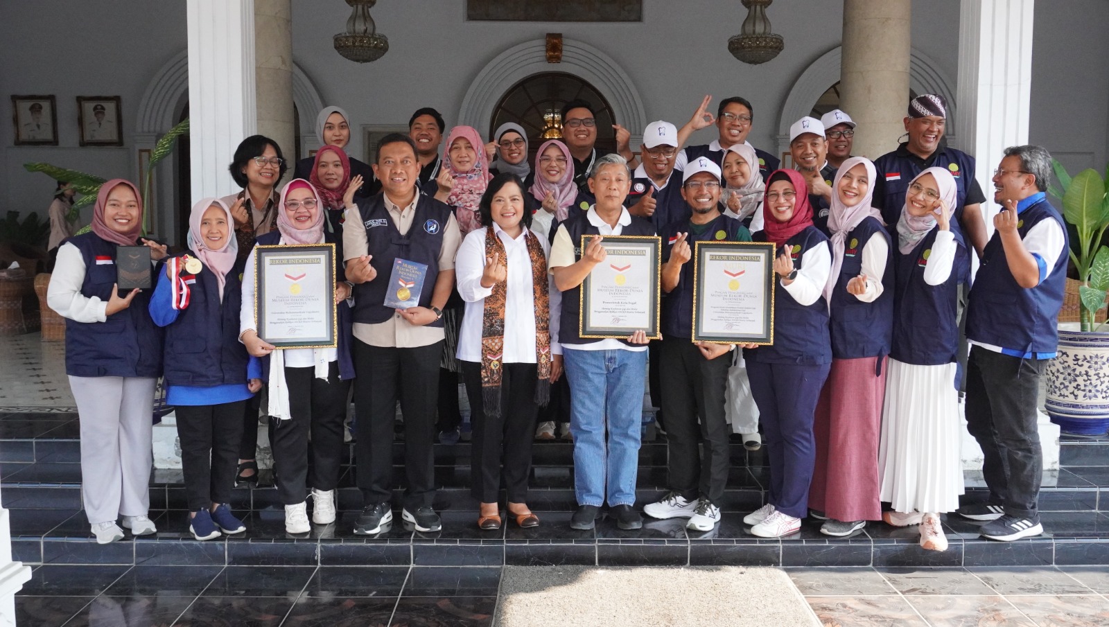 Pemkot Tegal dan UMY Raih Rekor MURI, Peserta Terbanyak Skrining Kesehatan Gigi dan Mulut Menggunakan Aplikasi IDCRA