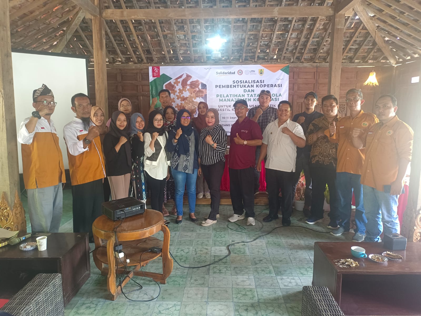 Sosialisasi Pembentukan Koperasi dan Pelatihan Tata Kelola Manajemen Koperasi Bersama Pengrajin Batik dan Tekstil Kecamatan Plupuh