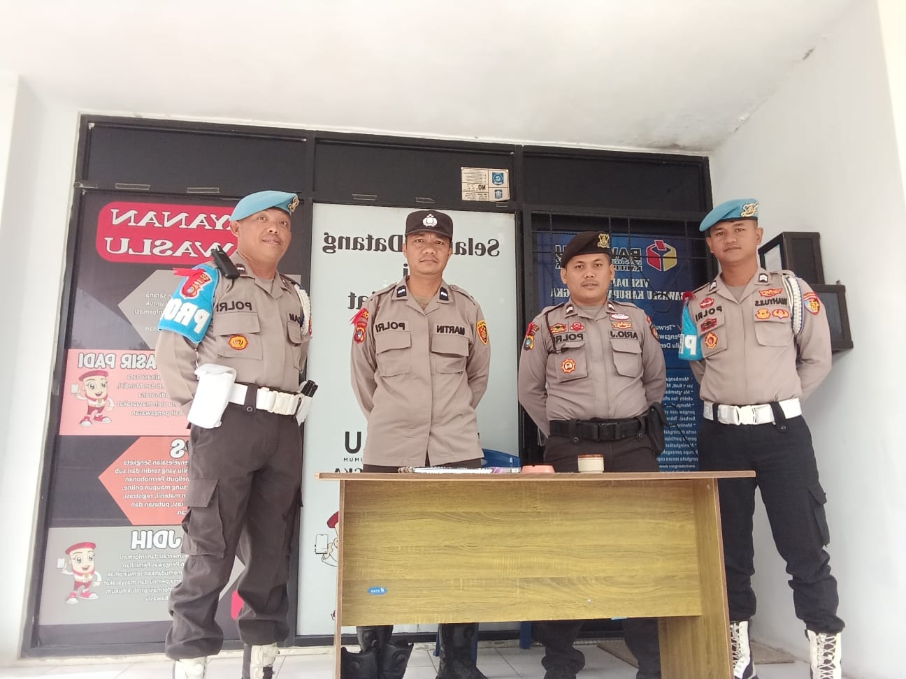 Personel Polres Bangka Melakukan Pengamanan dan Pejagaan di Kantor Penyelenggara Pilkada 2024 Kab.Bangka