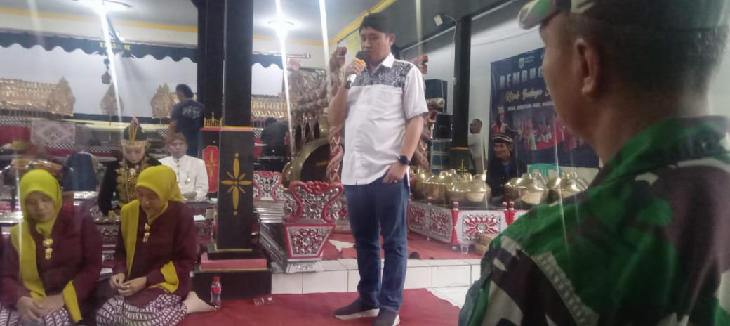 Pagelaran Wayang Semalam Suntuk Oleh Ki Dalang Ghandik Wayah Sugino Dalam Rangka Grebeg Mulud Dan Ruwat Bumi Desa Cibuyur