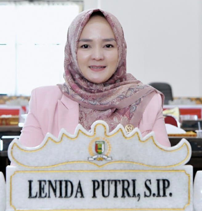 Sekertaris DPC Partai Gerindra Lenida Putri kecam Keras Terhadap Kader Kadernya Kalau Tidak Mengikuti Intruksi Printah Partai