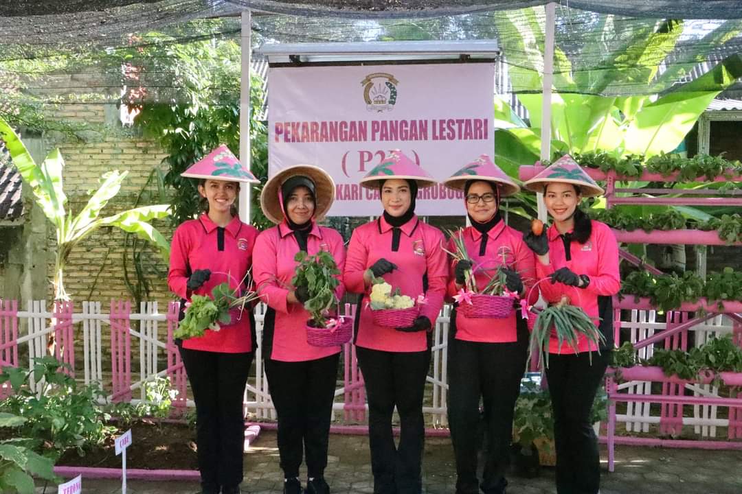 Bhayangkari Cabang Grobogan Mampu Kembangkan Tanaman Sayuran Dengan Hidroponik.