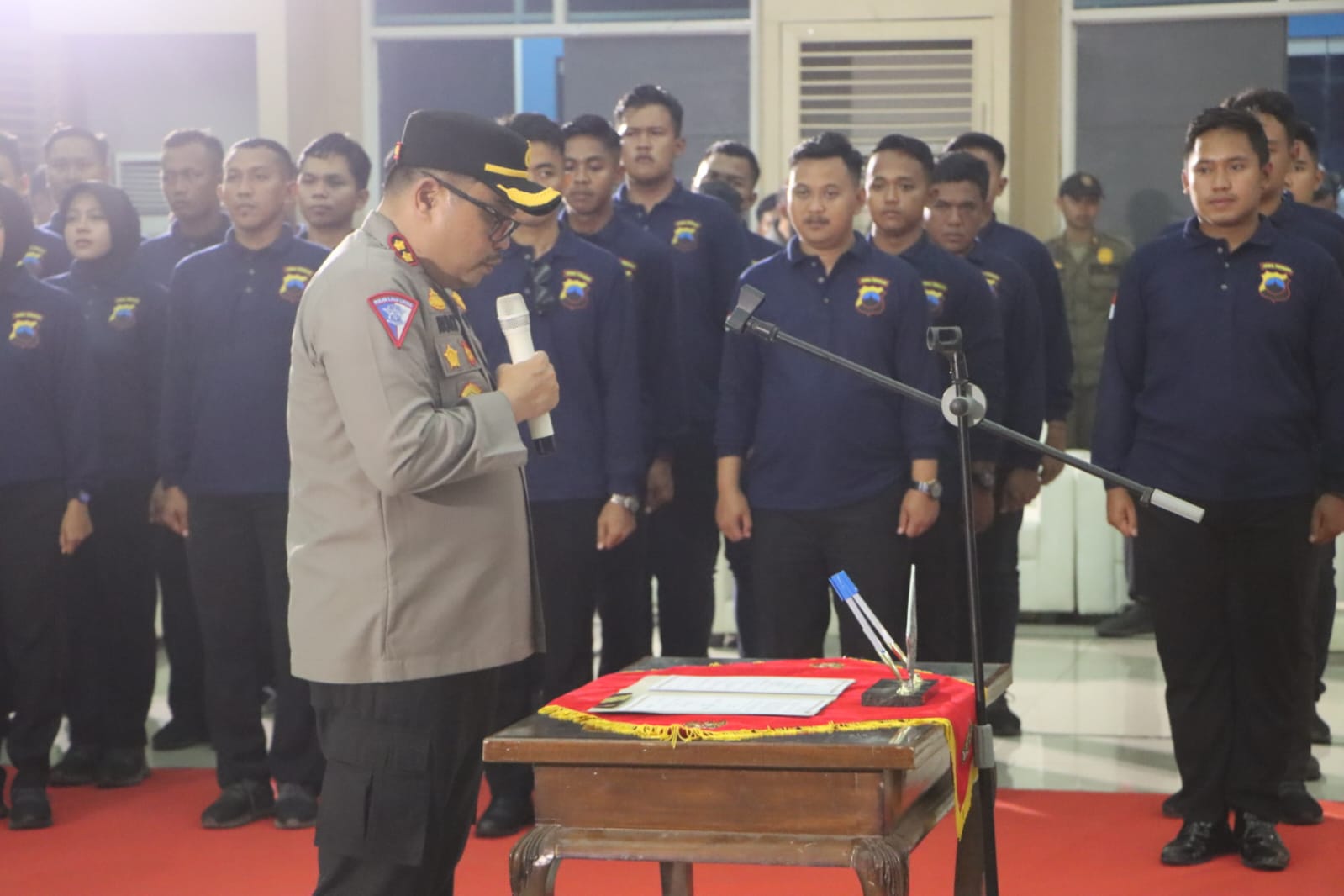Kapolres Tegal Kota Serahkan 36 Personel Walpri, Kepada Paslon Walikota Tegal Pada Pilkada Serentak