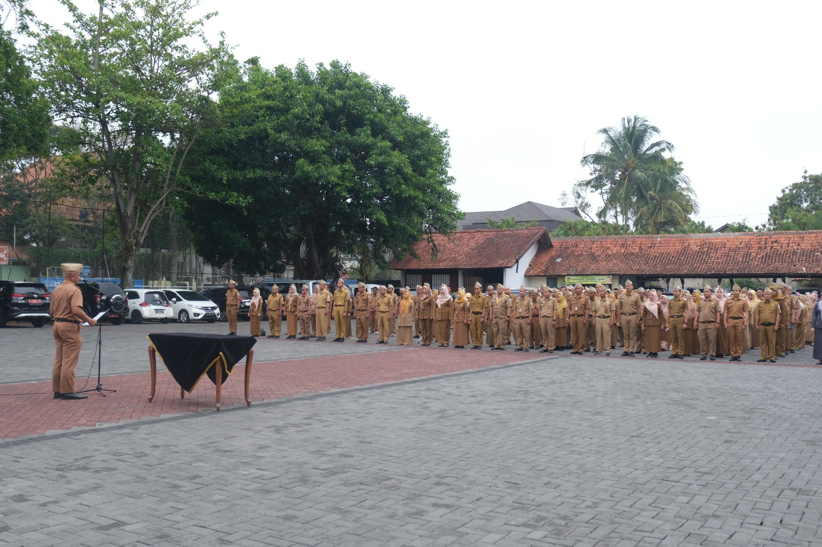 Sekda Garut Tegaskan Netralitas ASN Jelang Pilkada 2024 _Pejabat dan para pegawai setda tandatangani pakta integritas netralitas ASN_