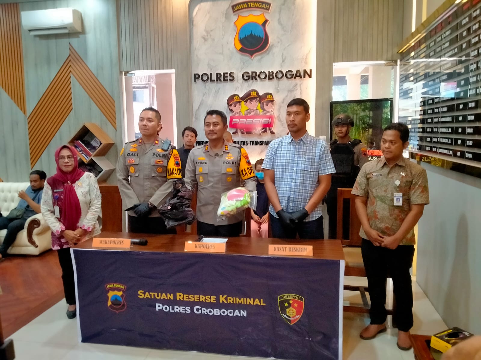 Paska Diketemukannya Bayi Dalam Kantong Plastik Polres Grobogan Gelar Konferensi Pers