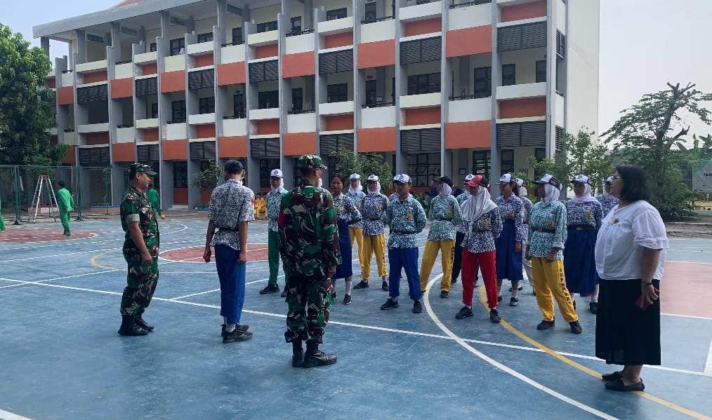 Babinsa Latihkan PBB Siswa-siswi Persiapan Lomba Piala Panglima TNI