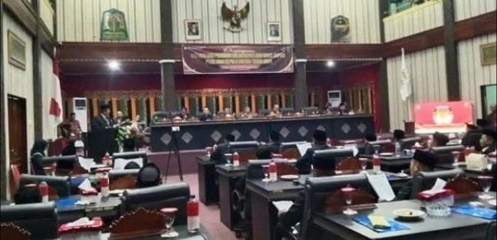 Pj. Bupati Aceh Singkil Drs. Azmi, M.AP Klarifikasi Penyebab tak Hadir Dalam Rapat Penyampaian Visi Misi Paslon di DPRK