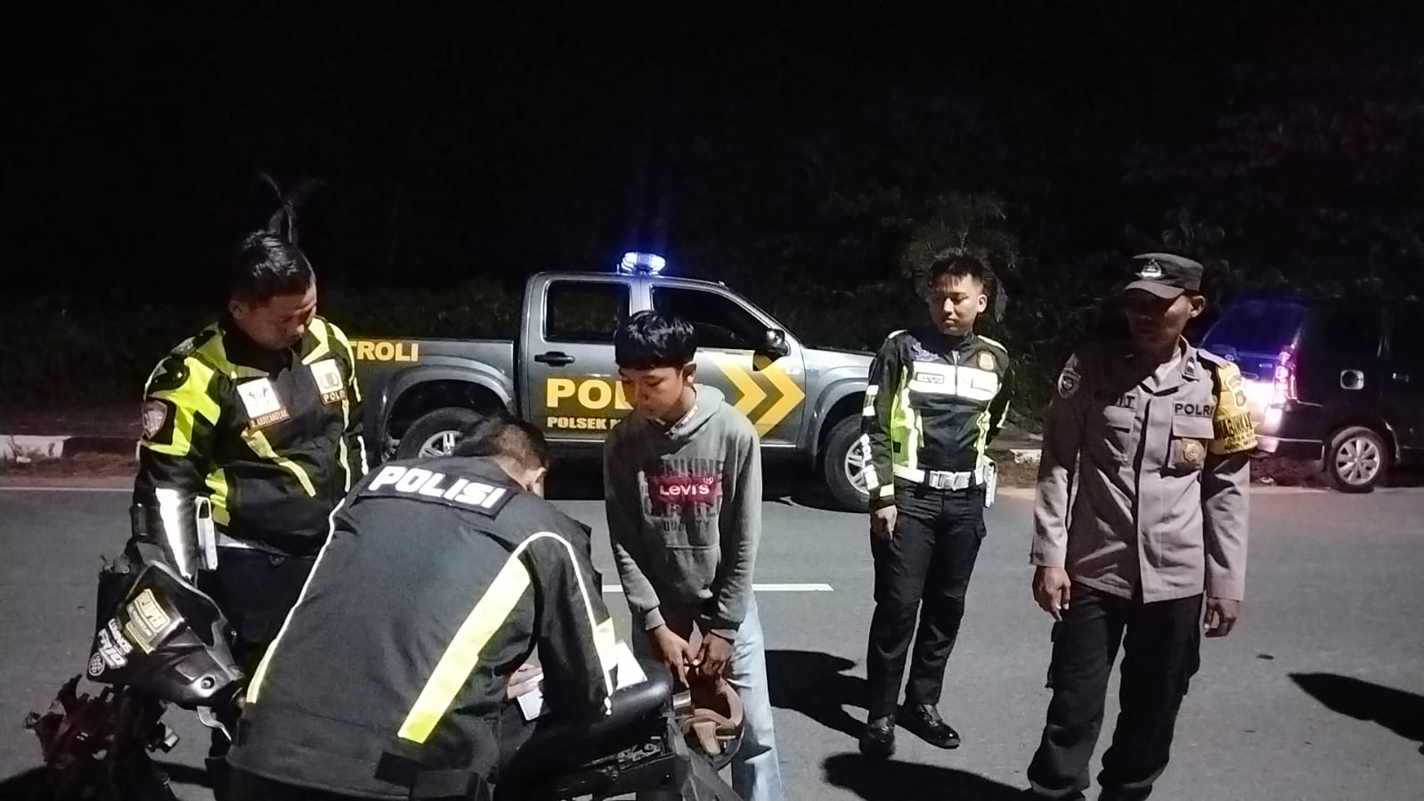 Sat Lantas Polres Bangka dan Polsek Merawang Bubarkan Balap Liar di Jalan Raya Jembatan Emas, Polisi Tilang Dua Joki