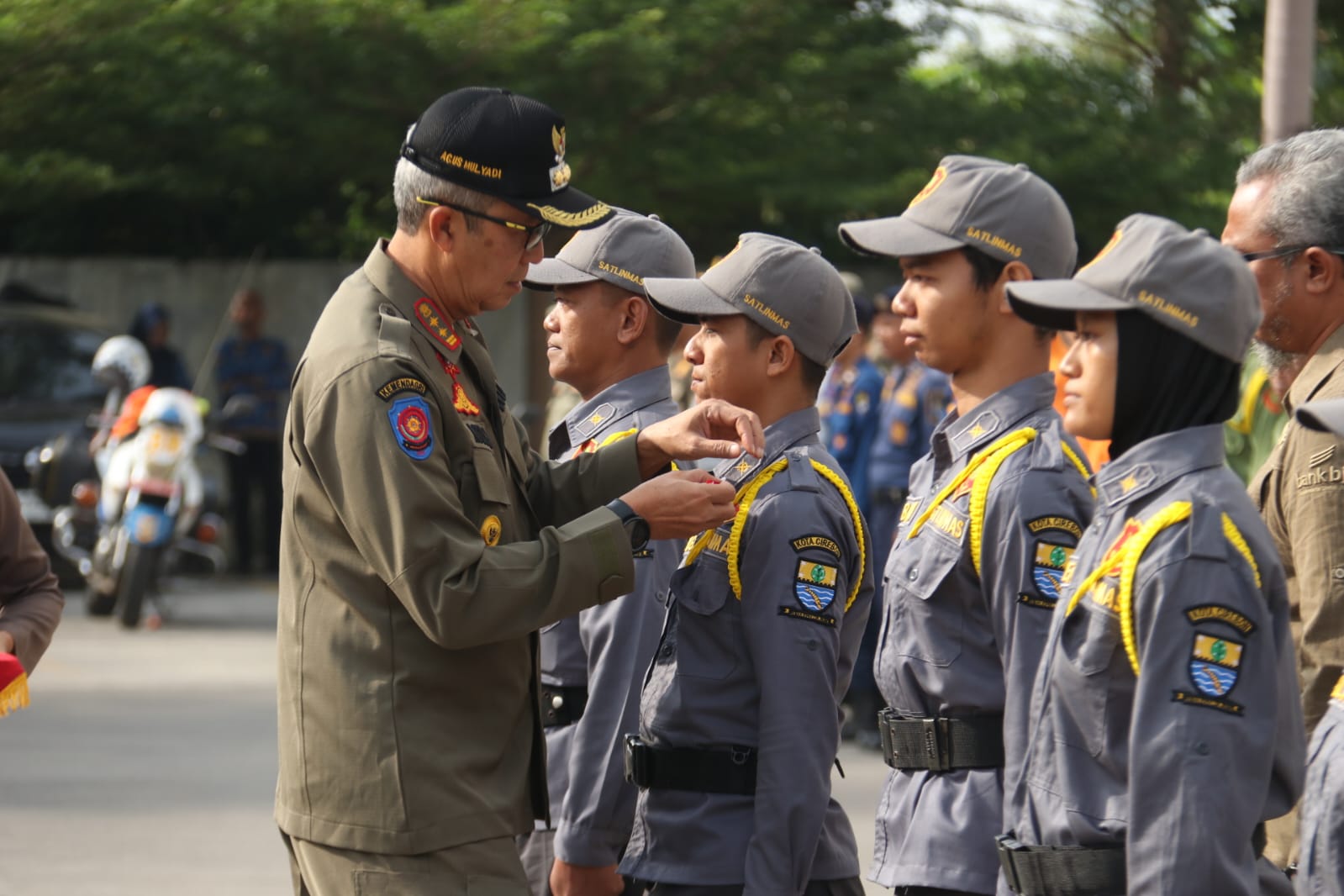 Siap Hadapi Pilkada Serentak 2024, Pj Wali Kota Pimpin Apel Gelar Pasukan Satlinmas dan Petugas Pengamanan