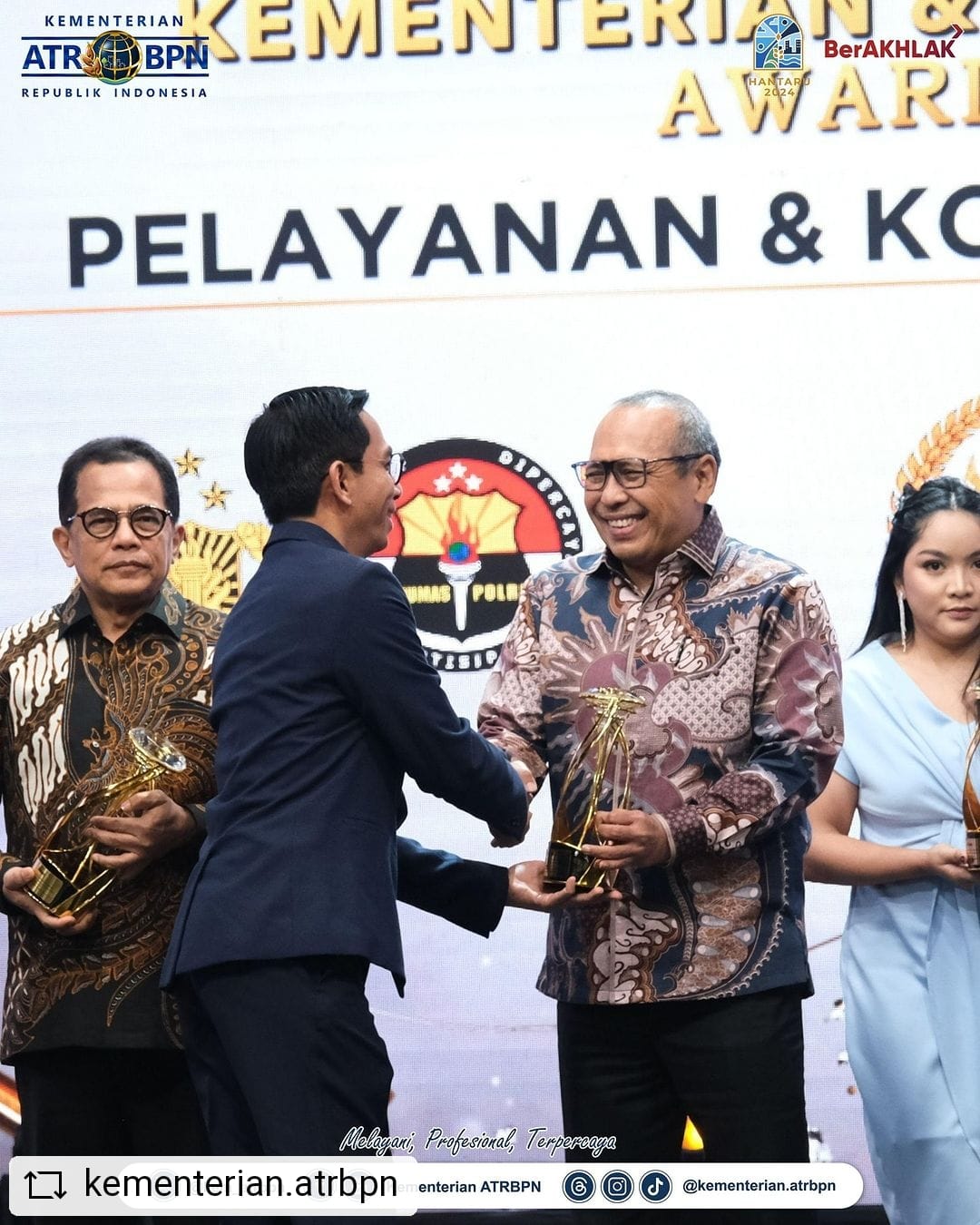 Kementrian ATR BPN RI Terima Penghargaan Kategori Pelayanan dan  Komunikasi Publik dari iNews TV