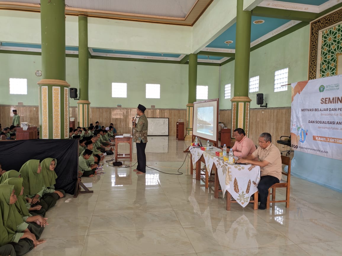 Lewat ‘Police Goes To Ponpes’, Polisi Gelar Sosialisasi Bahaya Narkoba Bagi Ratusan Santri Di Jepara