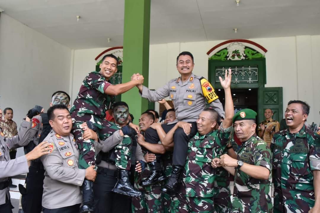 HUT TNI ke – 79 Tahun 2024 Bupati dan Kapolres Grobogan Gerebek Kantor Makodim
