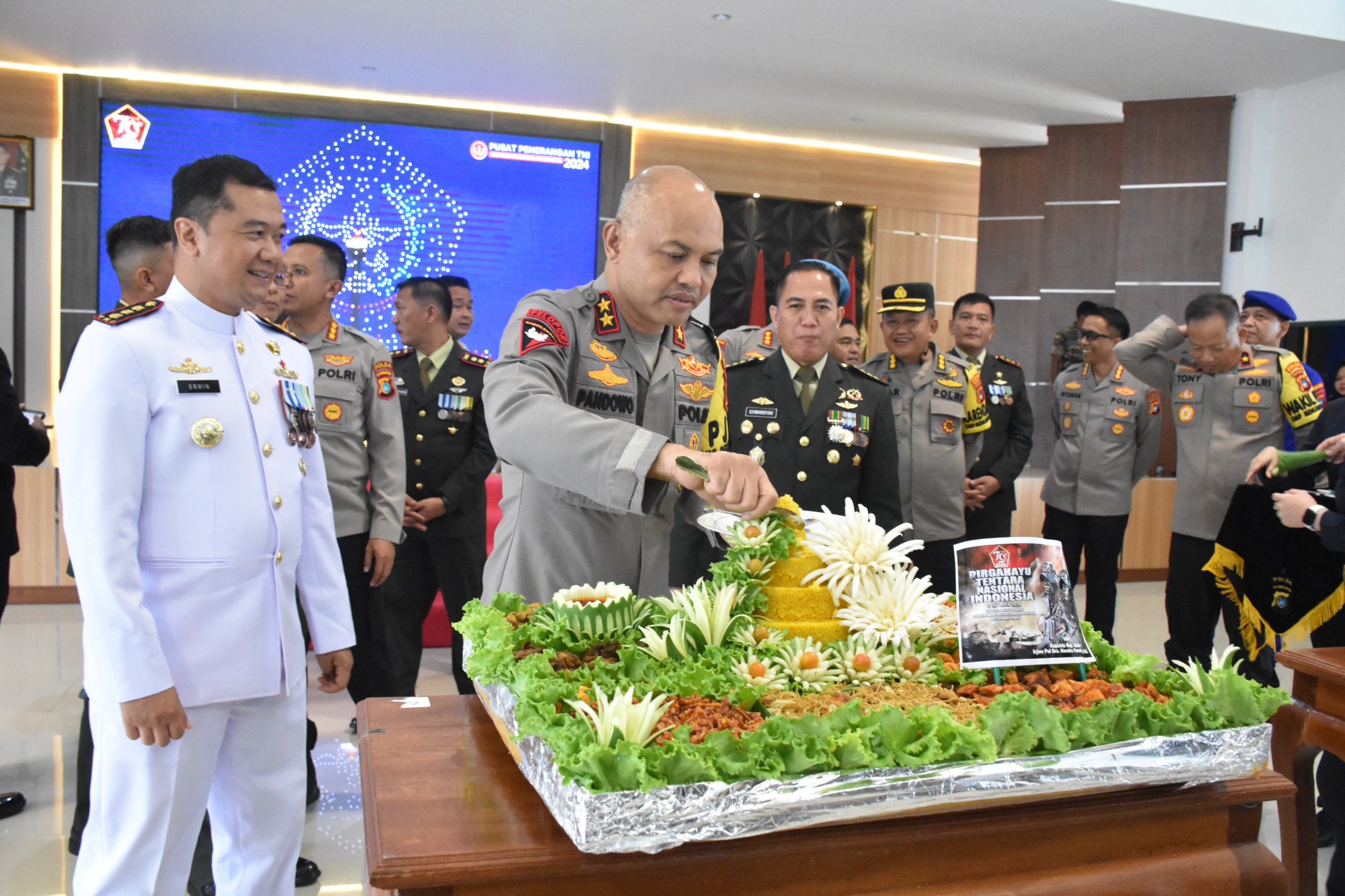 Di Hari Ulang Tahun TNI Ke-79, Kapolda Babel Berikan Suprise Ke Korem 045/Gaya