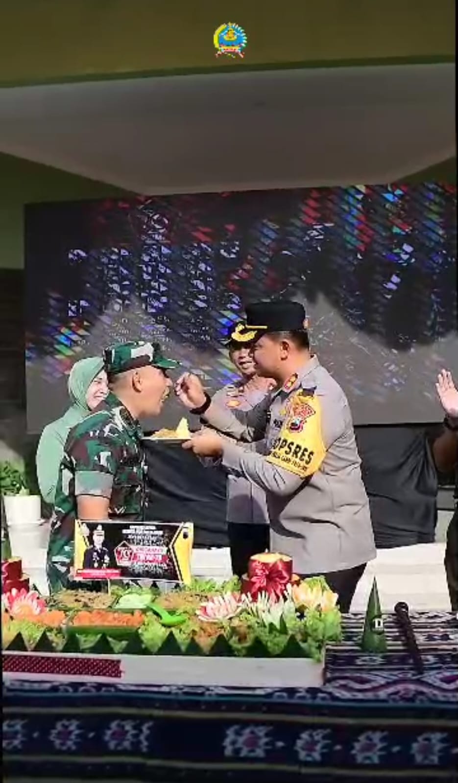 Kapolres Jepara Beri Kejutan kepada Dandim 0719/Jepara pada HUT TNI ke-79