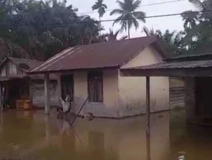 Hujan Mengguyur Wilayah Kabupaten Aceh Singkil Banjir Mulai Merendam Sejumlah Rumah Penduduk 