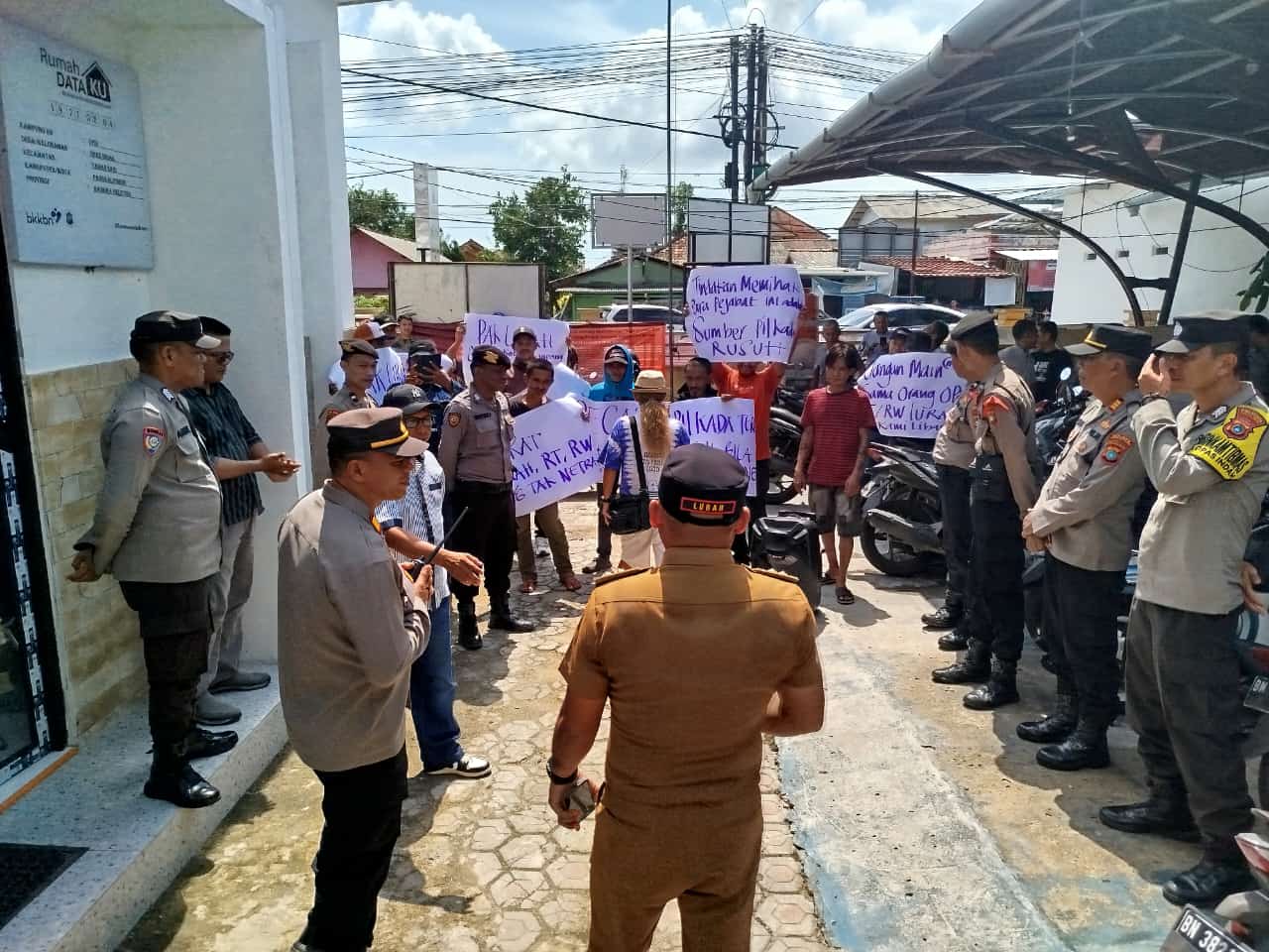 Masyarakat Protes: Lurah Diduga Berpihak pada Calon Wali Kota
