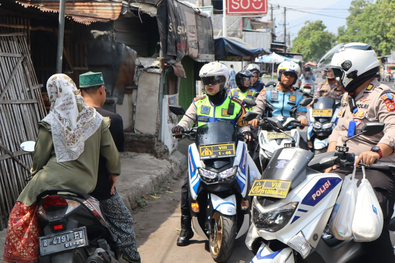 Polresta Cirebon Bagikan Baksos dan Patroli Operasi Zebra Lodaya 2024