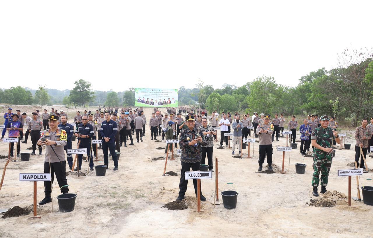 Danrem 045/Gaya Ikut Serta Penanaman Pohon Secara Serentak Di Babel