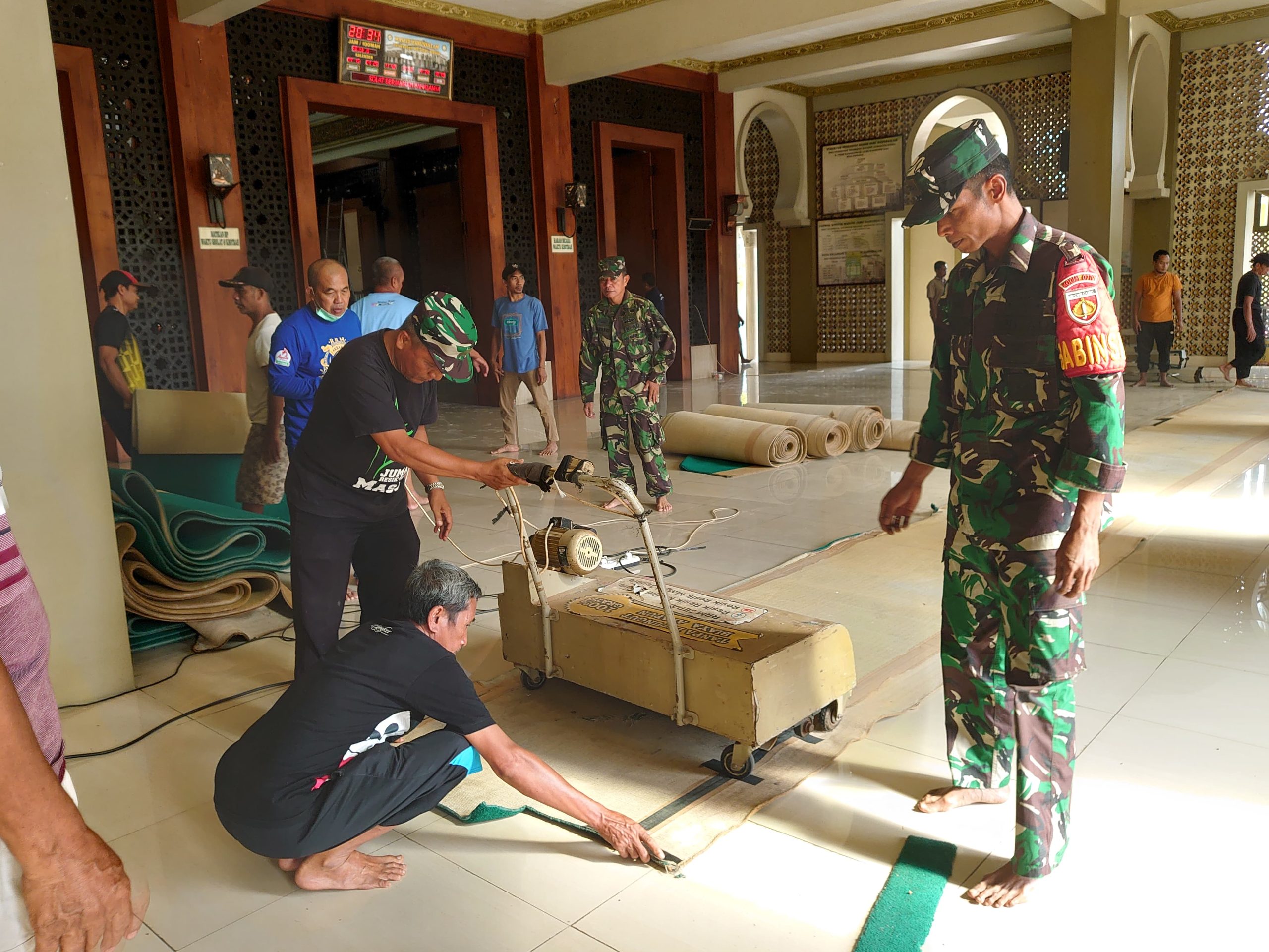 Kodim 0719/Jepara, RRM, dan Berbagai Organisasi Gelar Aksi Bersih Masjid Jami Darussalam, Perkuat Toleransi dan Kolaborasi