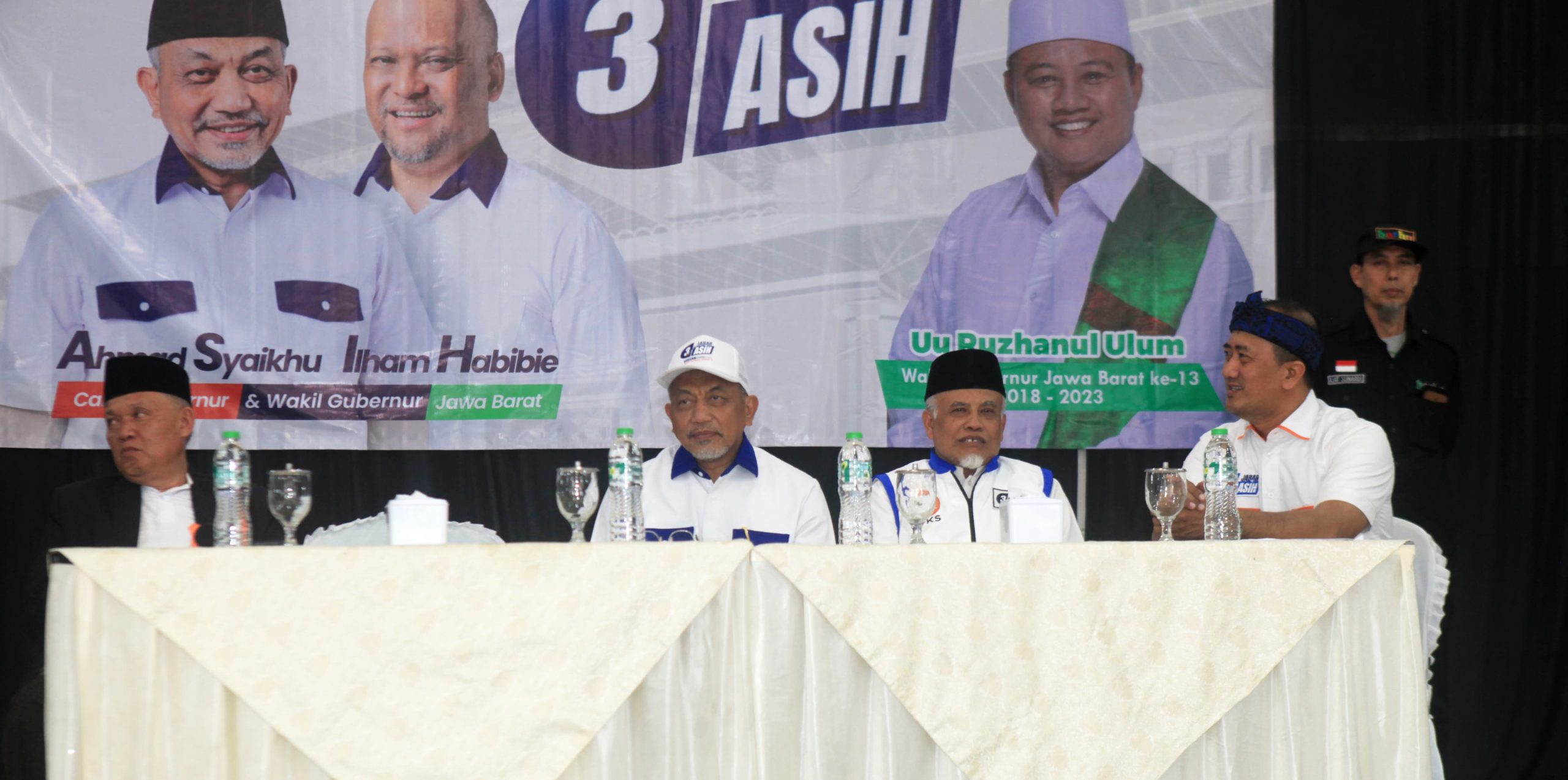 Simpul relawan H. UU. Ruzhanul Ulum mendeklarasikan dukungan kepada Pilgub Ahmad Syaikhu & Ilham Habibie.