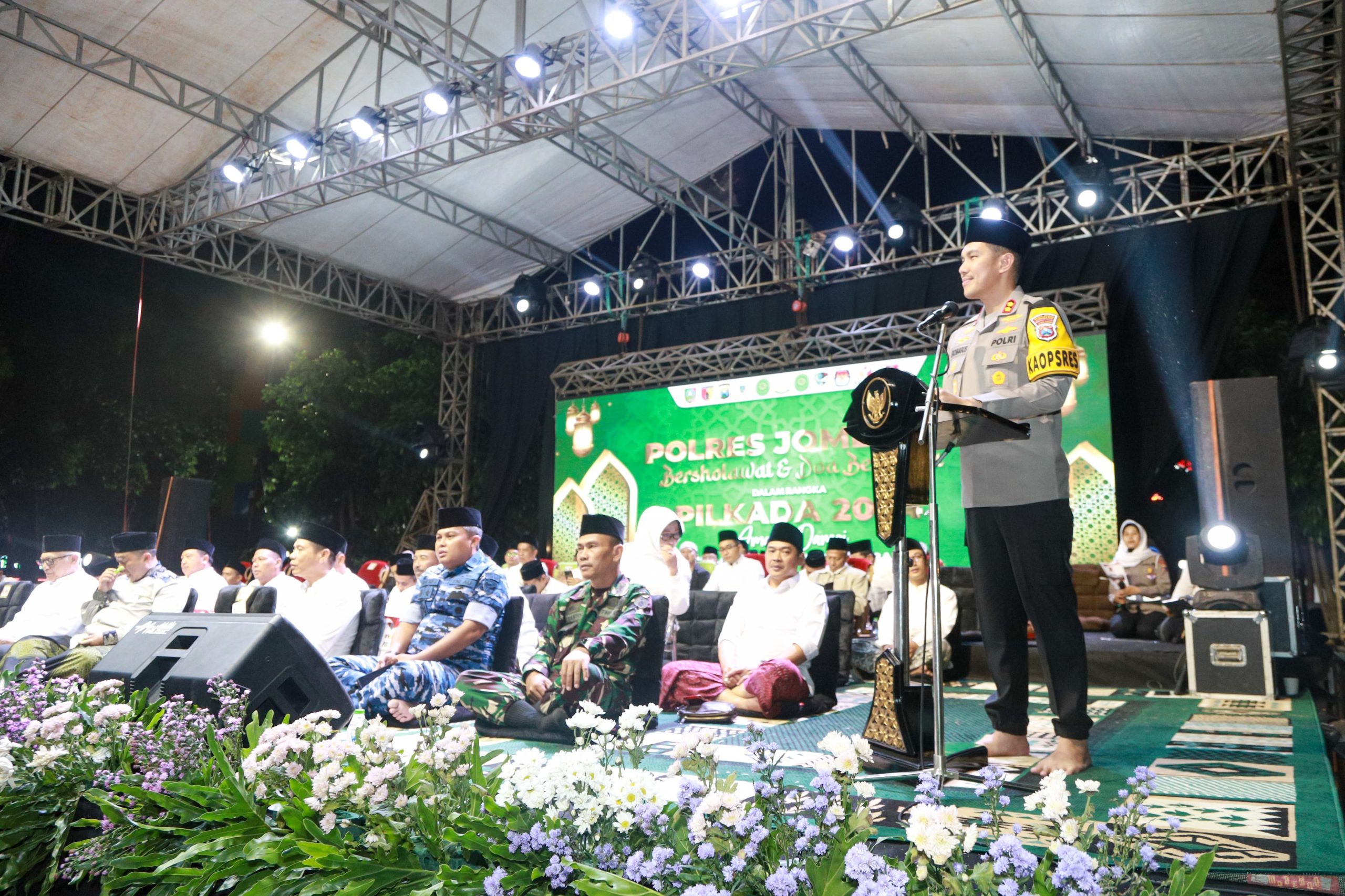 Cooling System untuk Pilkada Damai, Polres Jombang Ajak Ribuan Warga Bersholawat