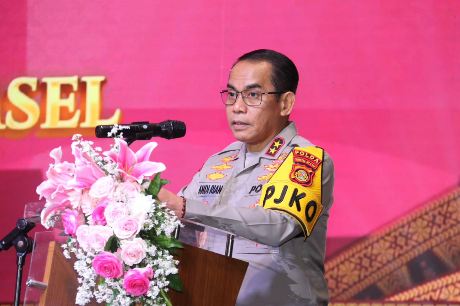 Kapolda Sumsel Irjen Pol Andi Rian R Djajadi SIK,MH menghadiri acara Syukuran Hari Kesatuan Gerak Bhayangkari (HKGB) ke-72. 