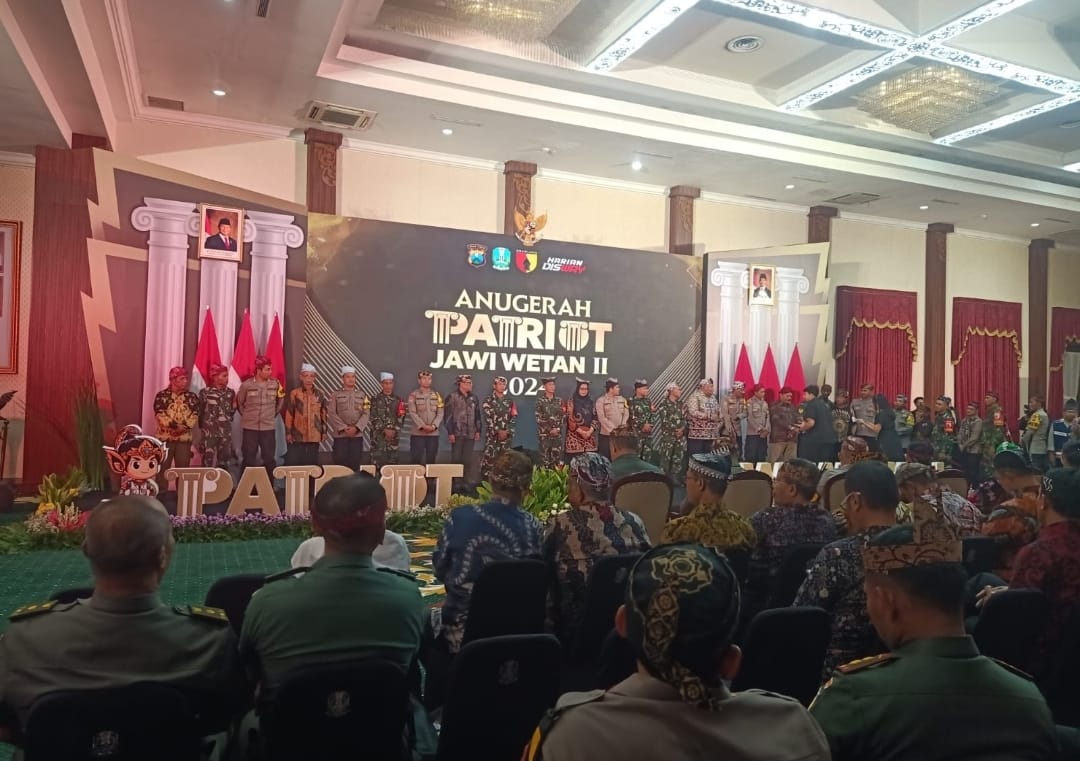 Pasiter Kodim 0830/Surabaya Utara Hadiri Malam Penganugerahan Patriot Jawi Wetan II 2024