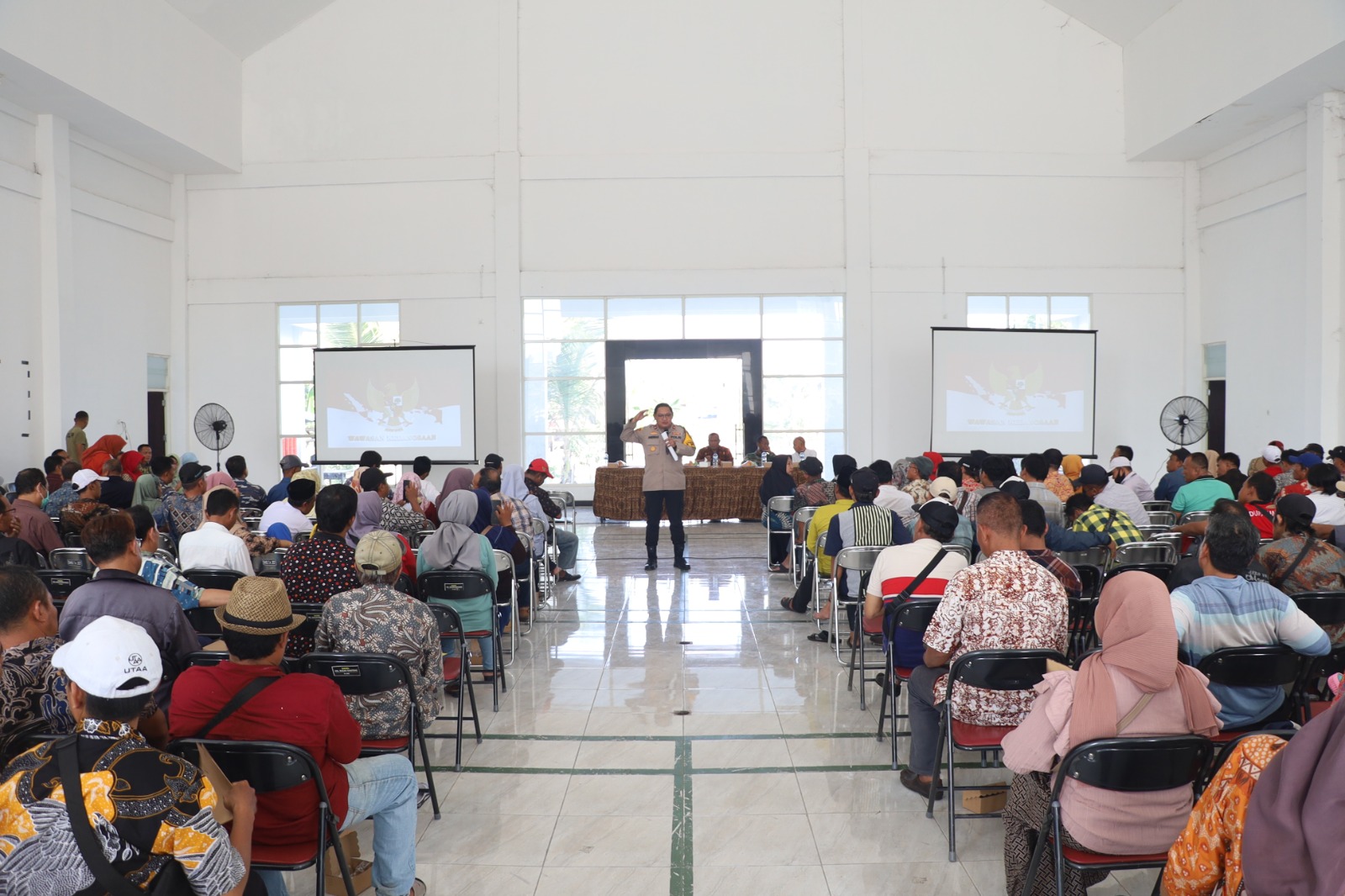 Program Jum’at Curhat Polres Pelabuhan Tanjung Perak di Bulak Banteng Surabaya